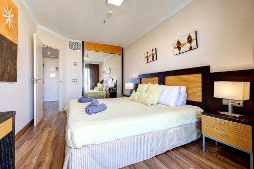 004 Sea Views 1 Bed 250m to Benalmadena Beach - image 3