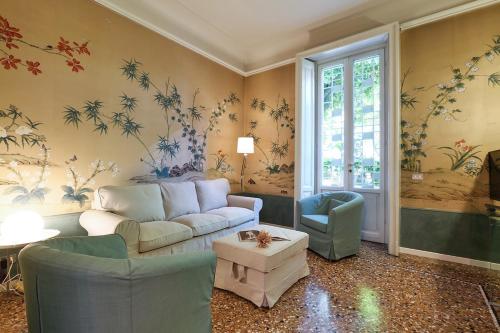 Charming Liberty-Style Villa with Garden and Parking near City Life