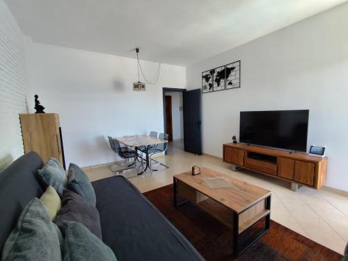 Standard One-Bedroom Apartment with Sea View image 5
