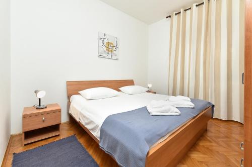 One-Bedroom Apartment image 9