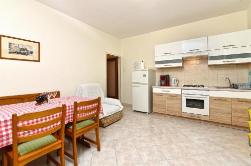 Apartment image 3