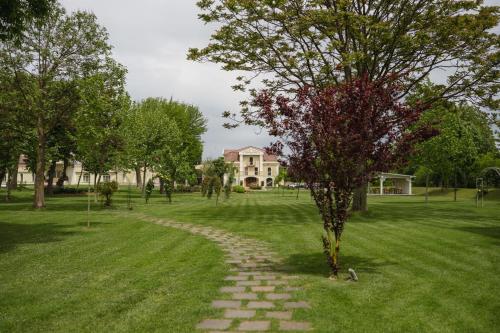 Exterior view of Domeniile Martinutzi -Hotel Cardinal si Conac Rhedey
