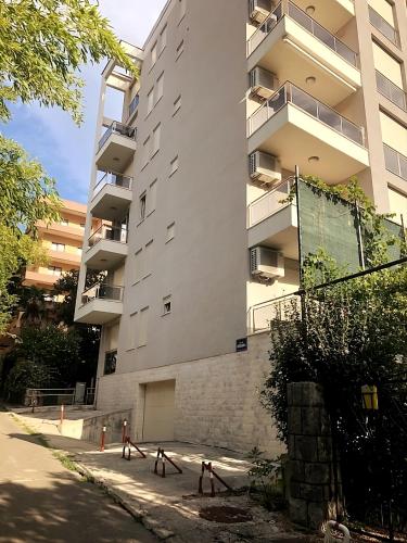 One-Bedroom Apartment image 6