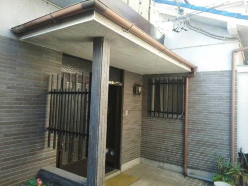 Guesthouse Face to Face Guesthouse Face to Face is conveniently located in the popular Fujinomiya area. The property features a wide range of facilities to make your stay a pleasant experience. Service-minded staff will welc