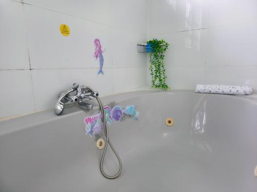 Ванная комната, 26 Pike Place in Мутаре