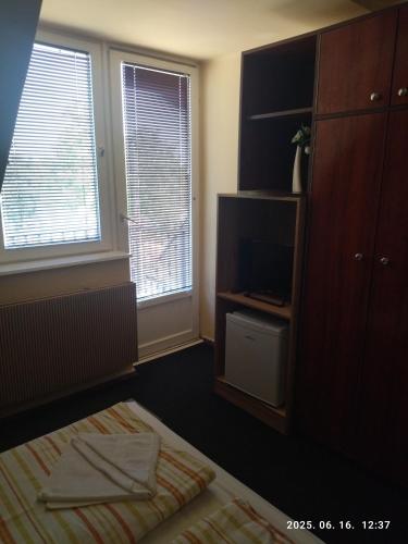Double Room with Balcony image 4