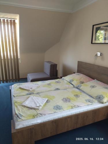 Quadruple Room with Balcony image 8