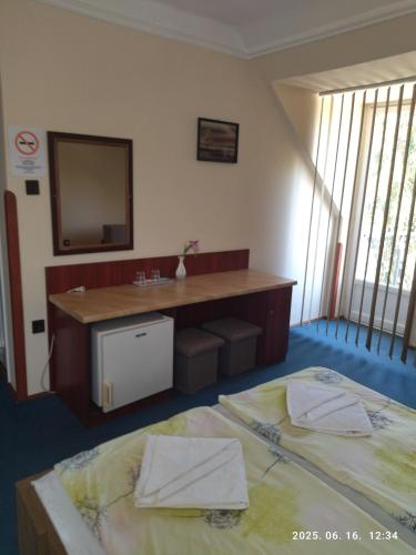 Quadruple Room with Balcony image 5