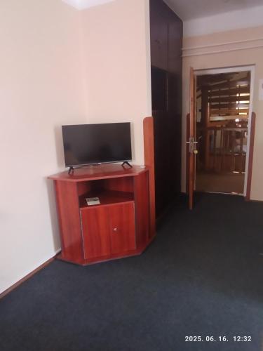 Quadruple Room with Balcony image 4