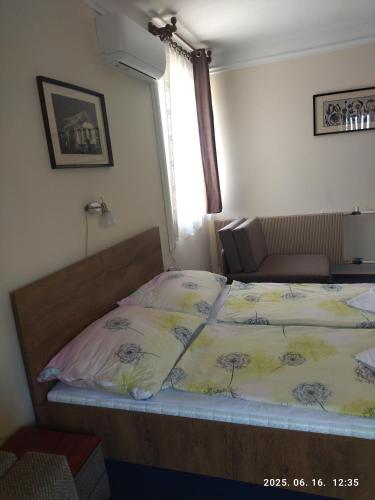 Quadruple Room with Balcony image 3