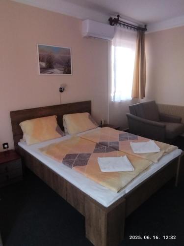 Quadruple Room with Balcony image 2