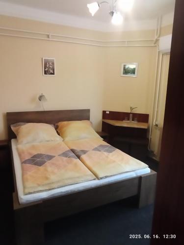 Double Room with Balcony image 3