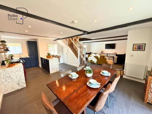 Konyha, No 2 PolkaStays Ivy Farm Rosewood Cottage in Westby-with-Plumptons
