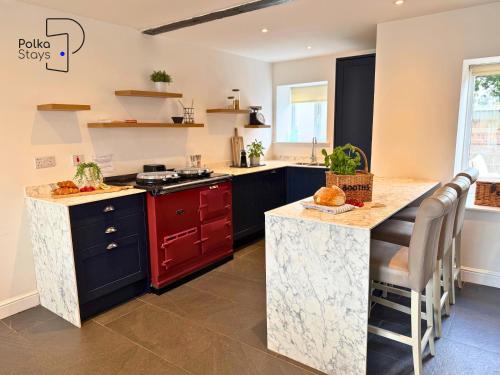 Konyha, No 2 PolkaStays Ivy Farm Rosewood Cottage in Westby-with-Plumptons