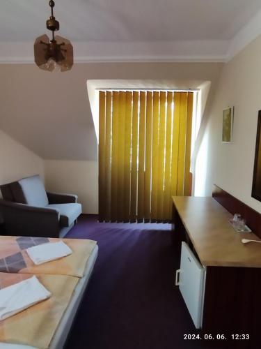 Quadruple Room with Balcony image 1