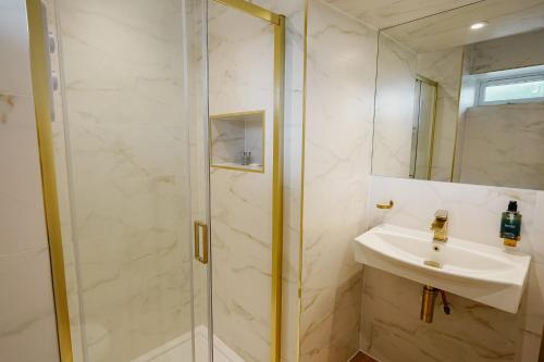 淋浴間, Powfoulis Inn in 艾瑟