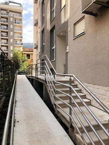 One-Bedroom Apartment image 3