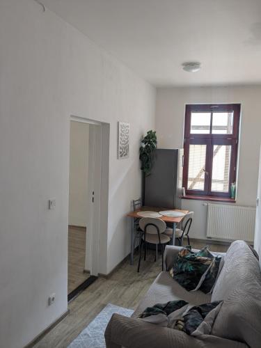 Cozy & Elegant 2-Bedroom in 內代克