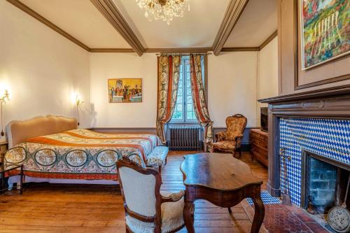 chateau isigny, le plus petit et le plus secret des châteaux de charme chambre d'hôte La Mancellière