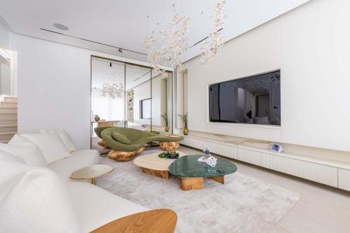Luxury Villa with Pool and Garden 4BR The Springs, Дубай (фото 8)