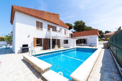 Two-Bedroom Apartment room in Mediterranean Way - Apartamento privado en villa compartida con piscina