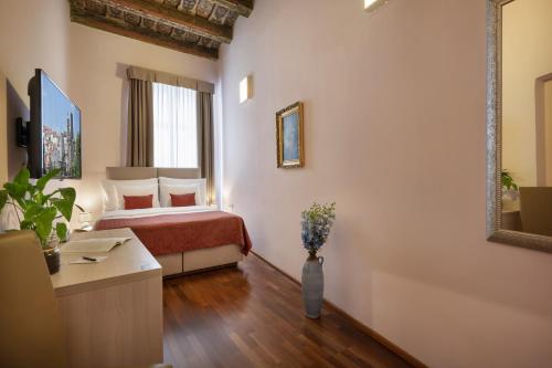 Double Room Comfort image 10