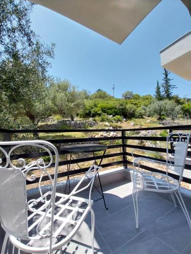 Athena's & Kostas Rooms Himara 4