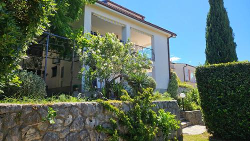 Hotelli välisilme, Apartments 4U in Omisalj