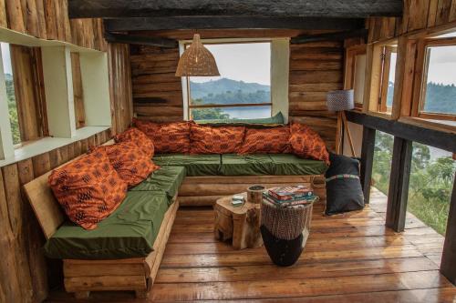 Koplietošanas atpūtas telpa ar TV, Kasana Lake House in Kasunganyanja