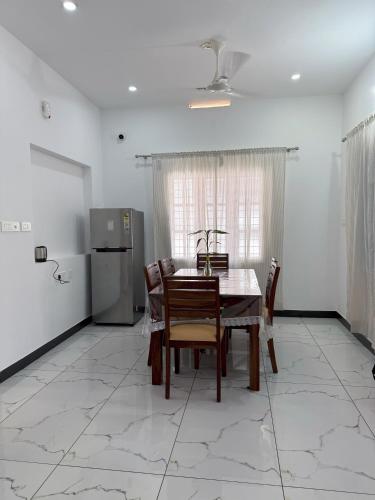 مطبخ, SRI Villa Rooms in Wayanad - Family Villa Stay with Mountain views in تشوندالي