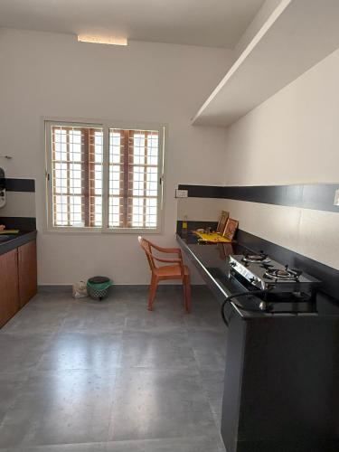 مطبخ, SRI Villa Rooms in Wayanad - Family Villa Stay with Mountain views in تشوندالي