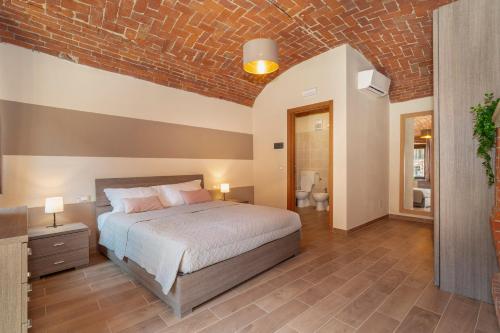 Viverone Lake - La Borgata Guesthouse x12 in Roppolo