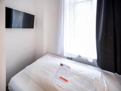 Single Room image 10