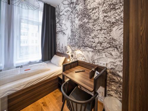 Single Room image 9