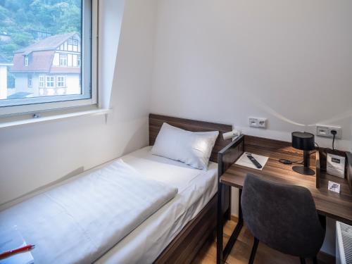 Single Room image 4