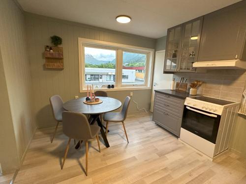Spacious holiday home by the fjord and mountains in Måndalen