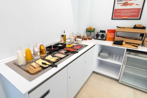 EasyHotel Madrid Alcala - main image