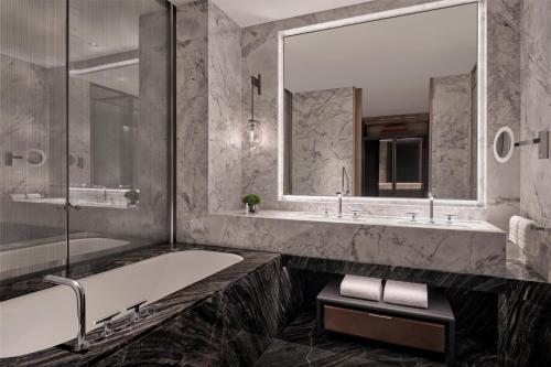 Conrad Shenzhen Room Type - Deluxe King Room