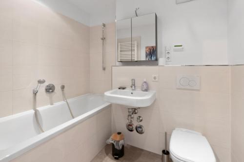 Luxus im Zentrum für 6 Personen! 3 Zimmer, Balkon, WLAN, Parkplatz, Dresden (Foto 3)