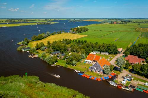 Het Voorhuis, group accommodation on the Frisian Lakes