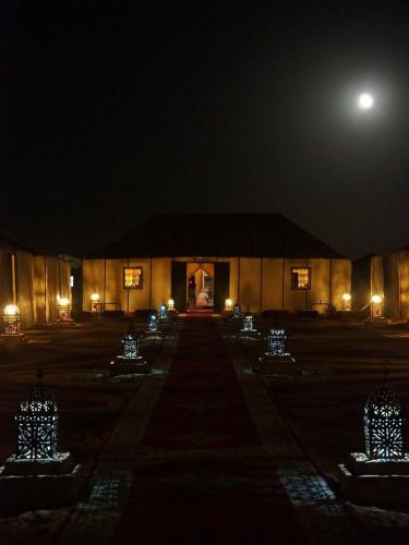 Starlight Mirage Camp in Lac Yasmins