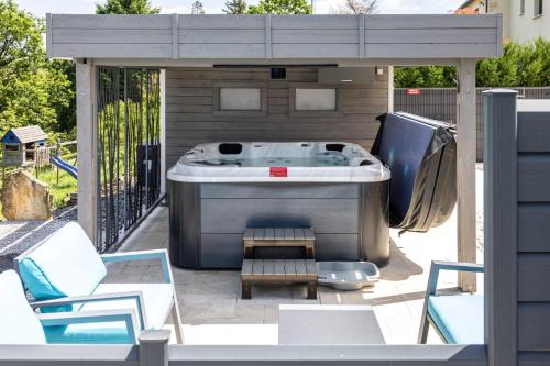 "Notre Bastide" Maison et table d'hôtes à 5 mn de Sarlat,Piscine, jacuzzi, Climatisation ("Notre Bastide" Maison et table d'hotes a 5 mn de Sarlat,Piscine, jacuzzi, Climatisation) in Marcillac-Saint-Quentin
