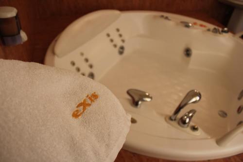Exis Hotel - image 9