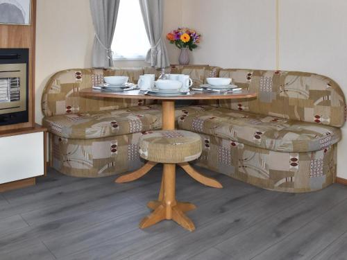 Exterior view, Island Retreat in Lake North