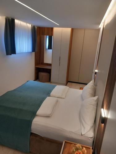 Hotel am Asenberg - Bad Salzuflen - nähe Messe, schnelles WLAN, freie Parkplätze, Room Type - Deluxe Double Room with Shower