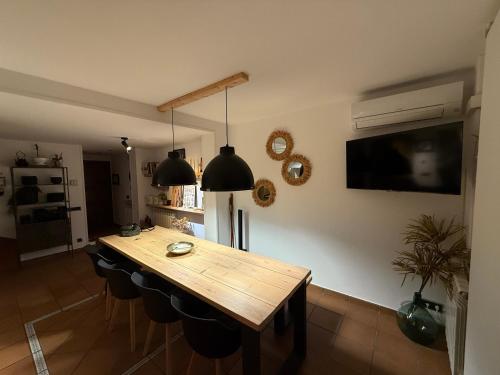 Lo Attic, Sort (foto 6)
