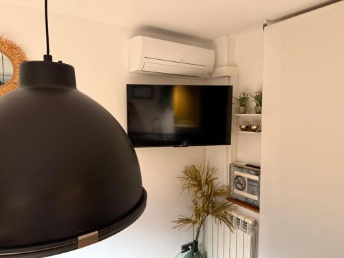 Lo Attic, Sort (foto 5)