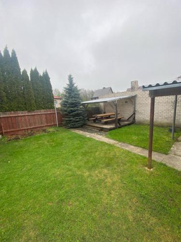 Garden, Parnu joe laheduses asuv maja perele in Ulejoe