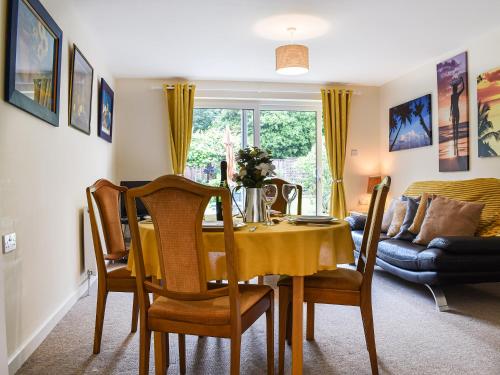 ทัศนียภาพภายนอกโรงแรม, Between The Forest And The Sea in นิวมิลตัน