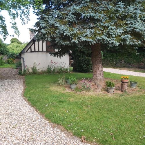 Maison à la campagne, coté forêt (Maison a la campagne, cote foret) in Le Lesme